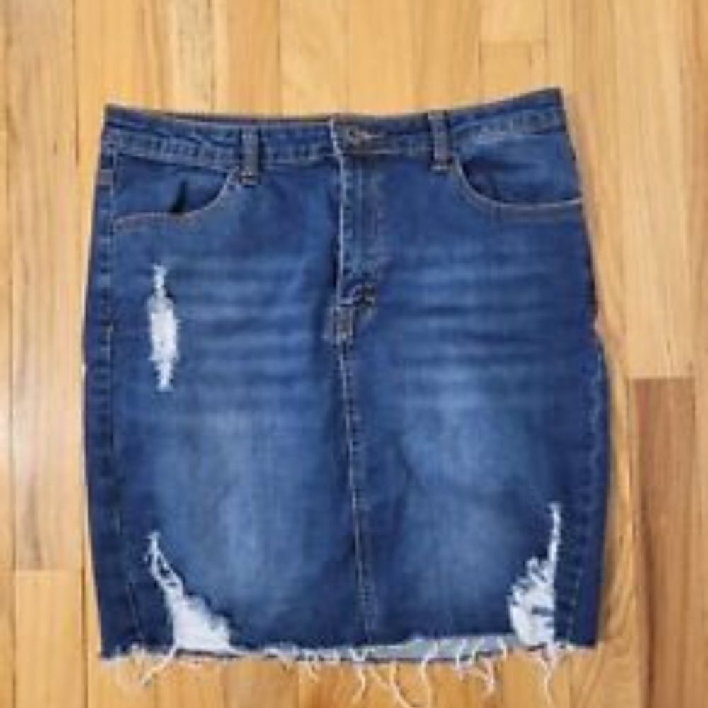 Distressed Jean Skirt ~ Size M ~ Wax Jean ~ NEW w/o tags